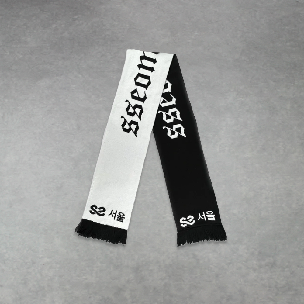 SSEOM BLACK AND WHITE SCARF back
